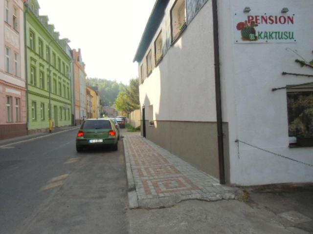 Pension U Kaktusu KLV Exterior foto